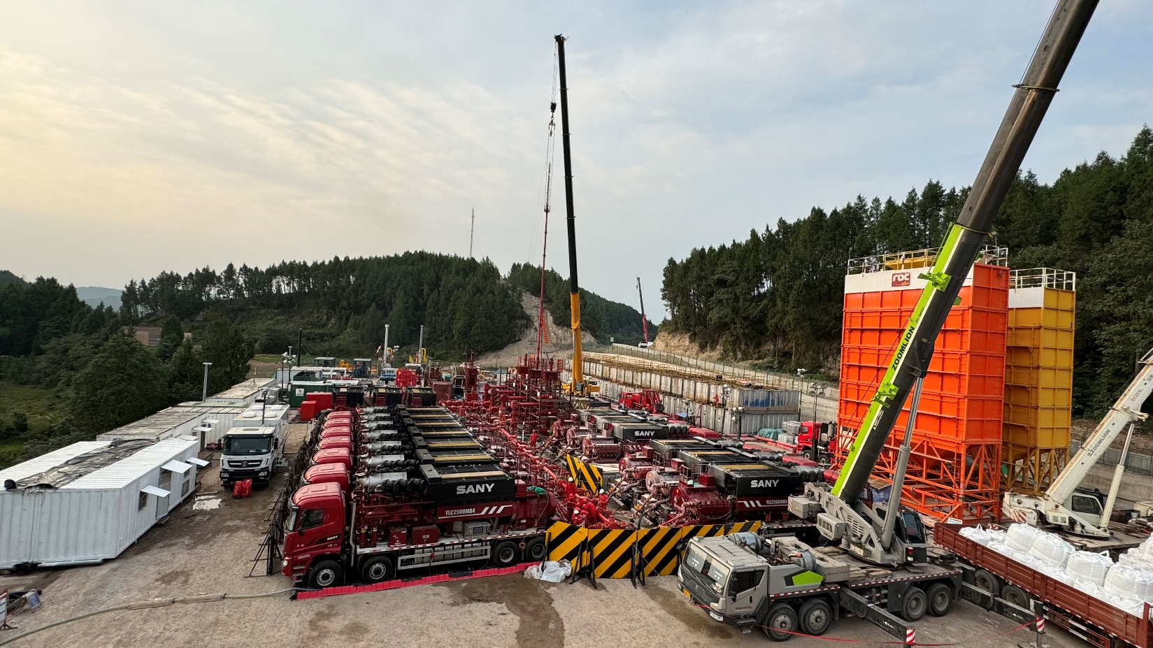 界面新(xin)聞：海南(nan)礦業髮(fa)布2024年(nian)半年(nian)報：淨利潤上漲33.16% 全球化布跼(ju)奠定高(gao)成(cheng)長(zhang)